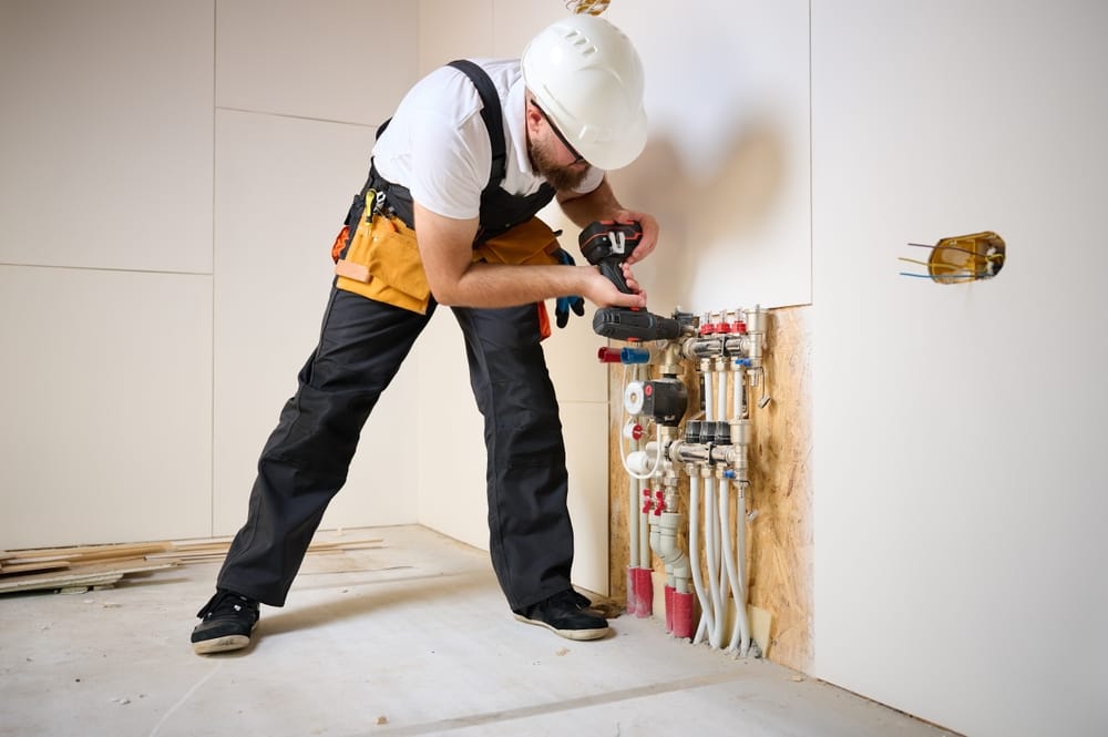 Man,Adjusting,The,Heating,System,In,A,New,Apartment.,Plumber